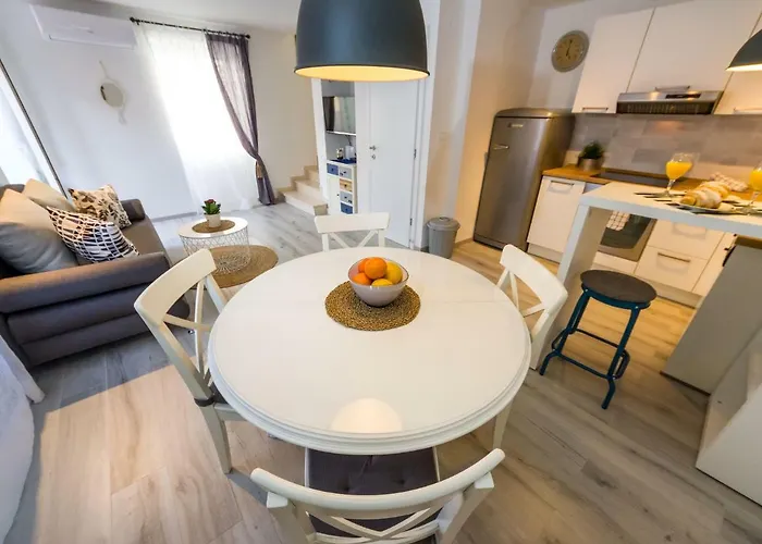 Navis Luxury Apartment *